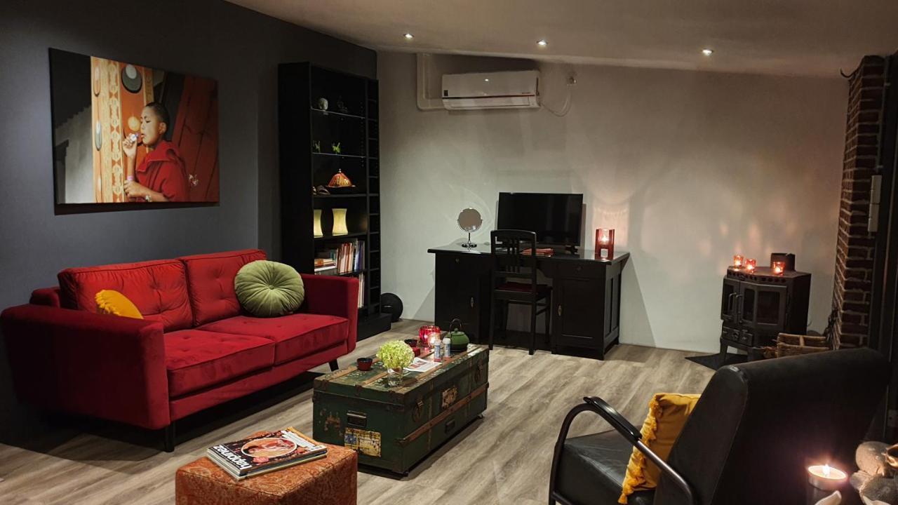 Downtown Hideaway, B&B Grand Deluxe Eindhoven Bagian luar foto