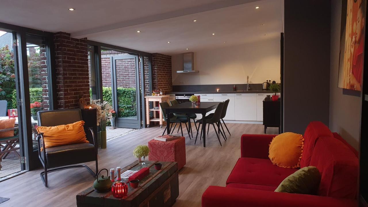 Downtown Hideaway, B&B Grand Deluxe Eindhoven Bagian luar foto