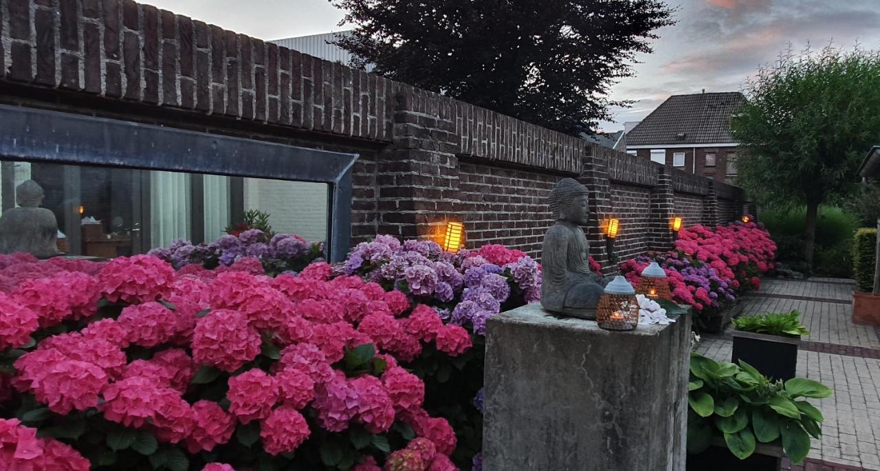 Downtown Hideaway, B&B Grand Deluxe Eindhoven Bagian luar foto