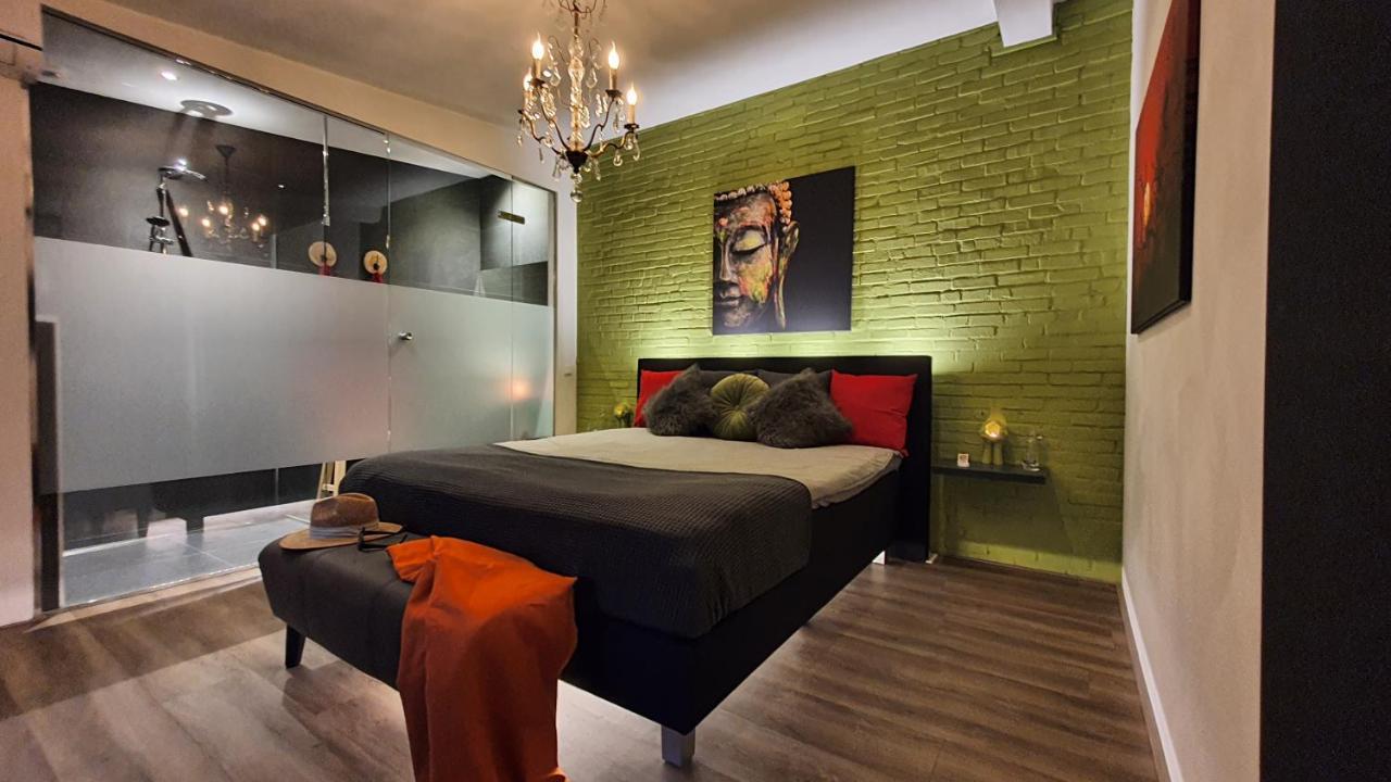 Downtown Hideaway, B&B Grand Deluxe Eindhoven Bagian luar foto