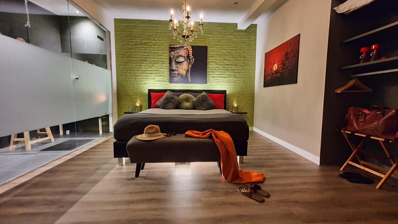 Downtown Hideaway, B&B Grand Deluxe Eindhoven Bagian luar foto
