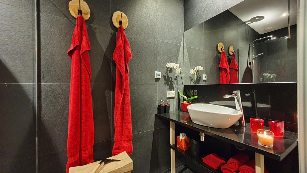 Downtown Hideaway, B&B Grand Deluxe Eindhoven Bagian luar foto